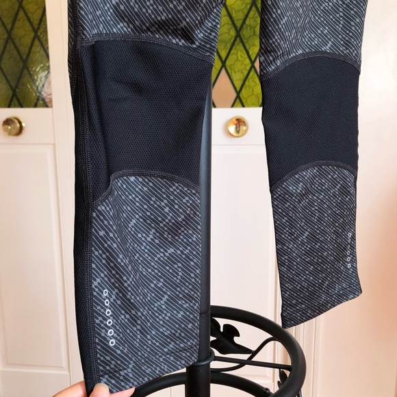 Nike Crop Leggings - Picture 5 of 6